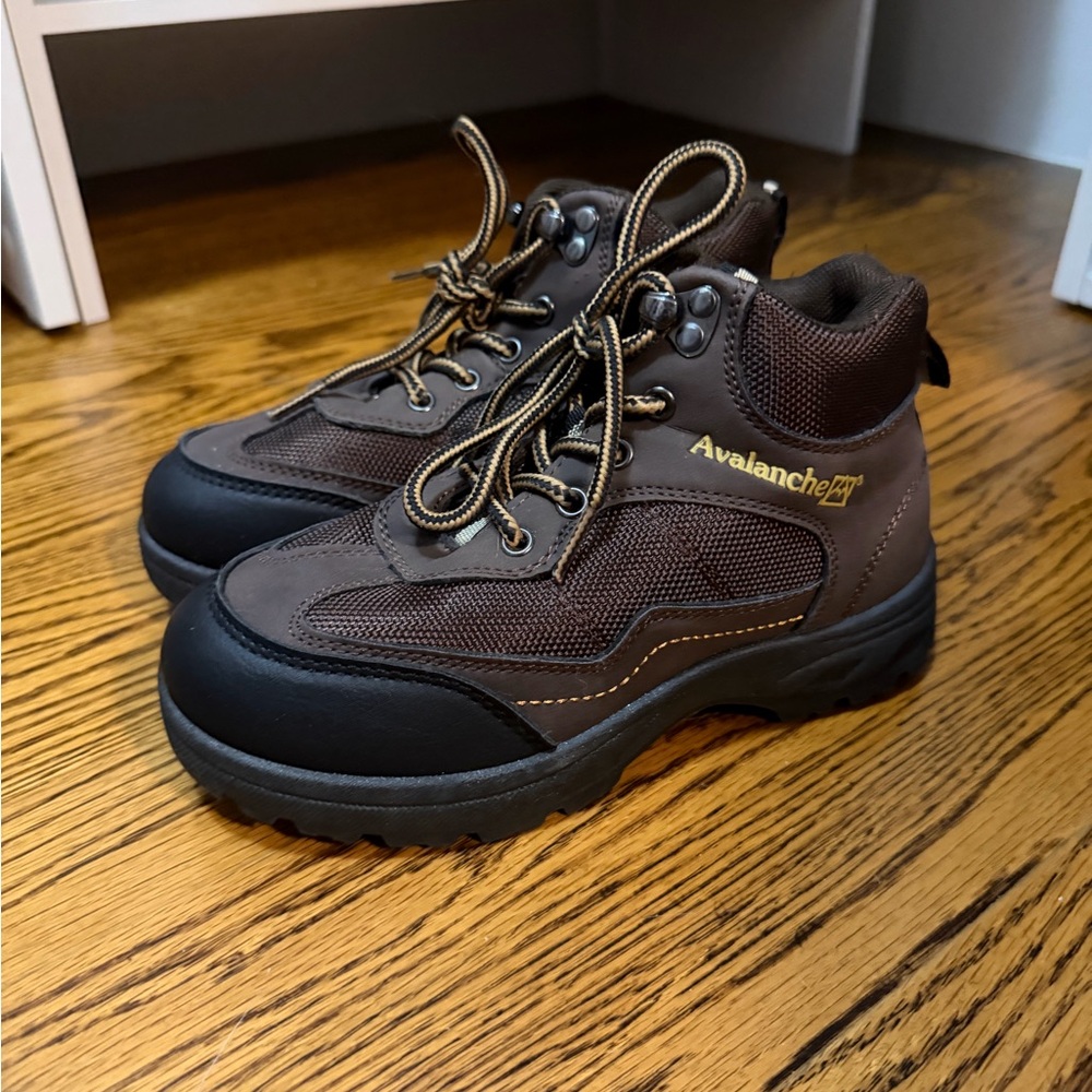 Avalanche Brown Boys Boots